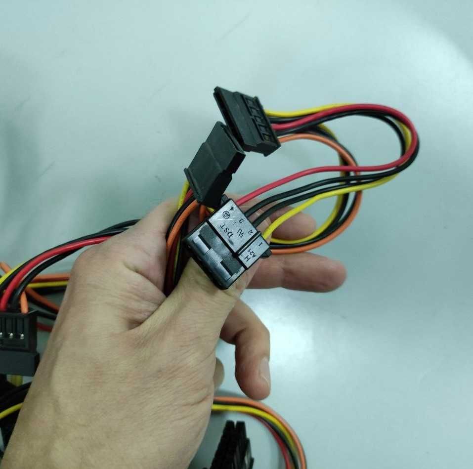 Блок Питания AeroCool VP-550, в отличном состоянии