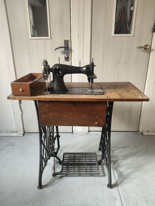 1 chokli tepki tikuv mashinasi sotiladi