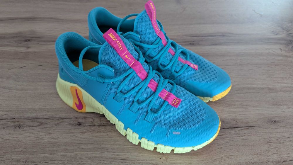 Adidasi Nike Free Metcon 5 - Dusty Cactus/Fierce Pink - 43