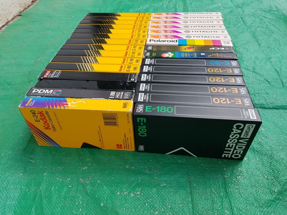 Vând 30 casete video VHS Kodak,colectie din anii 1970 -1990 cu filme
