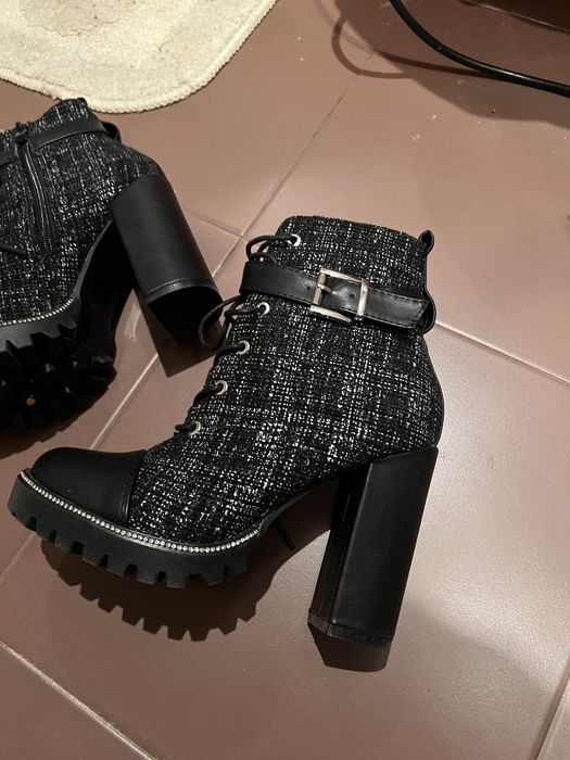 Боти на ток с връзки