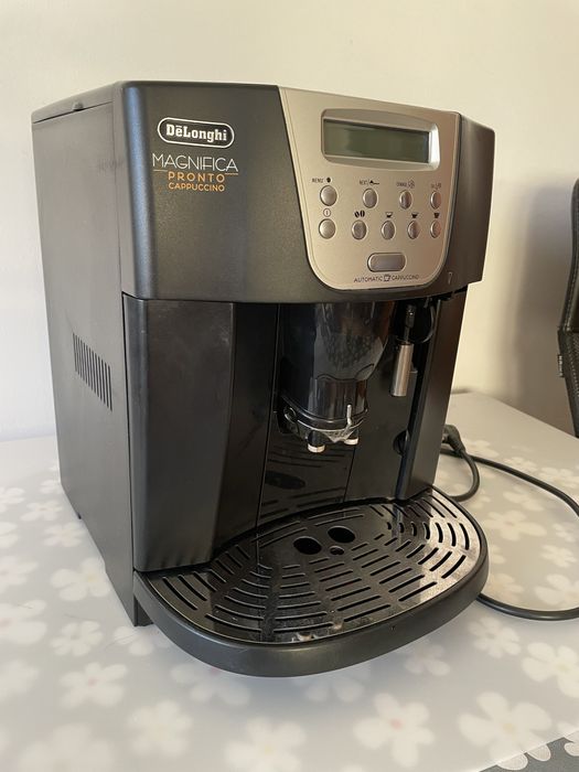 Espressor DeLonghi Magnifica pronto cappuccino