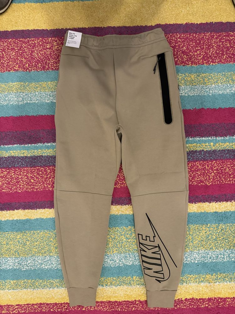 Pantaloni Nike Tech Fleece