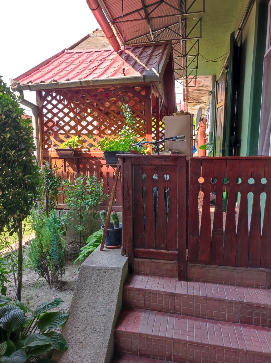 Vând apartament  2 camere situat zonă centrală