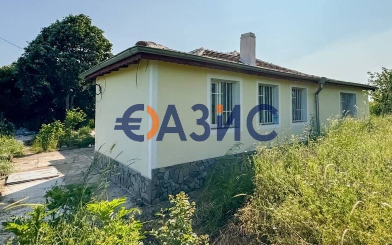 Къща с 3 спални, 105 кв.м. + 1500 кв.м. двор, с. Суходол, област