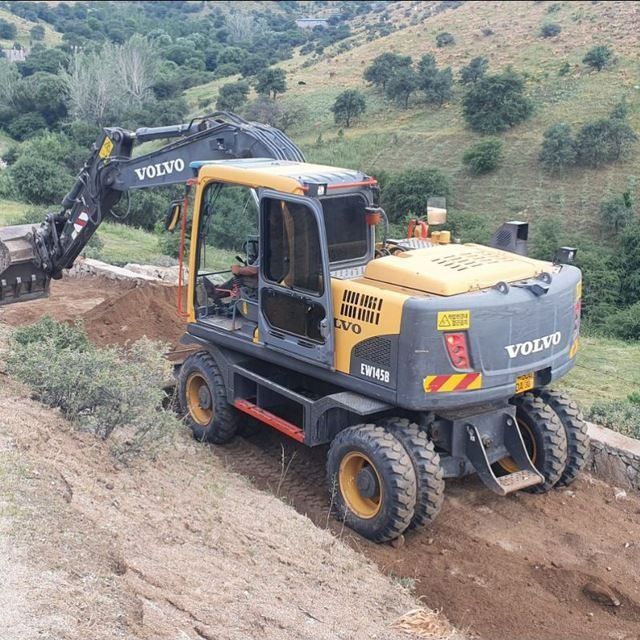 Экскаватор хизмати