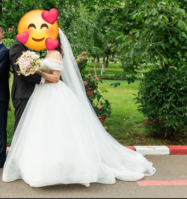 Vând 2 Rochii de Mireasă