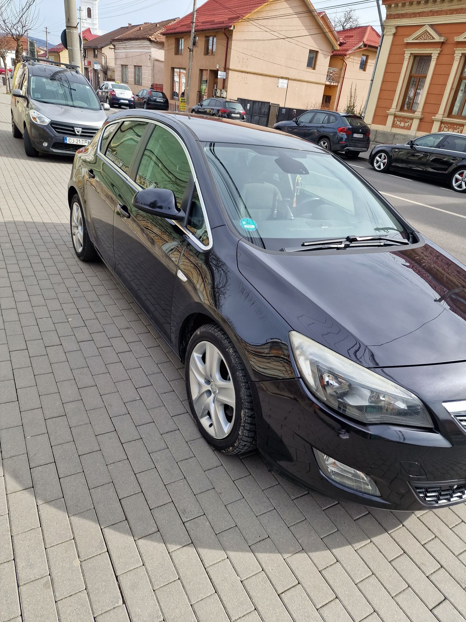 Vând Opel astra  2011