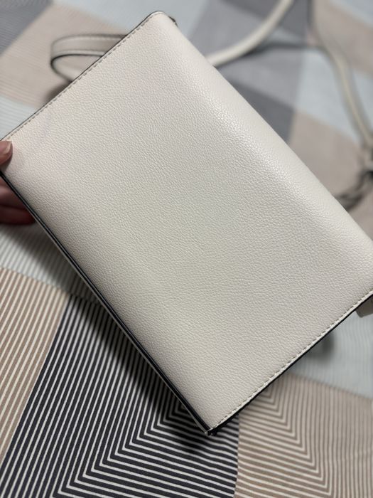 Малка кремава чанта DeeZee