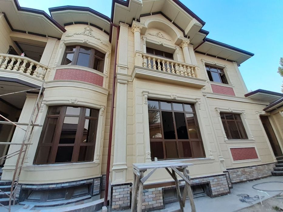 Fasadi Travertin. Milano. Mineralka. Shatlanka cokol