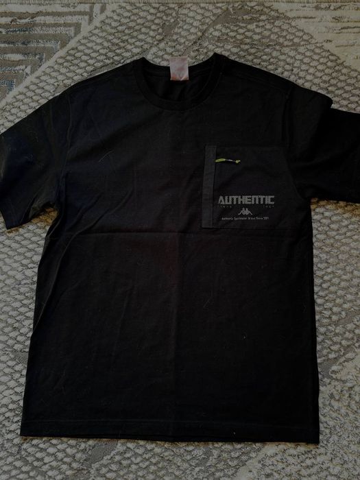 В продаже футболка Карра