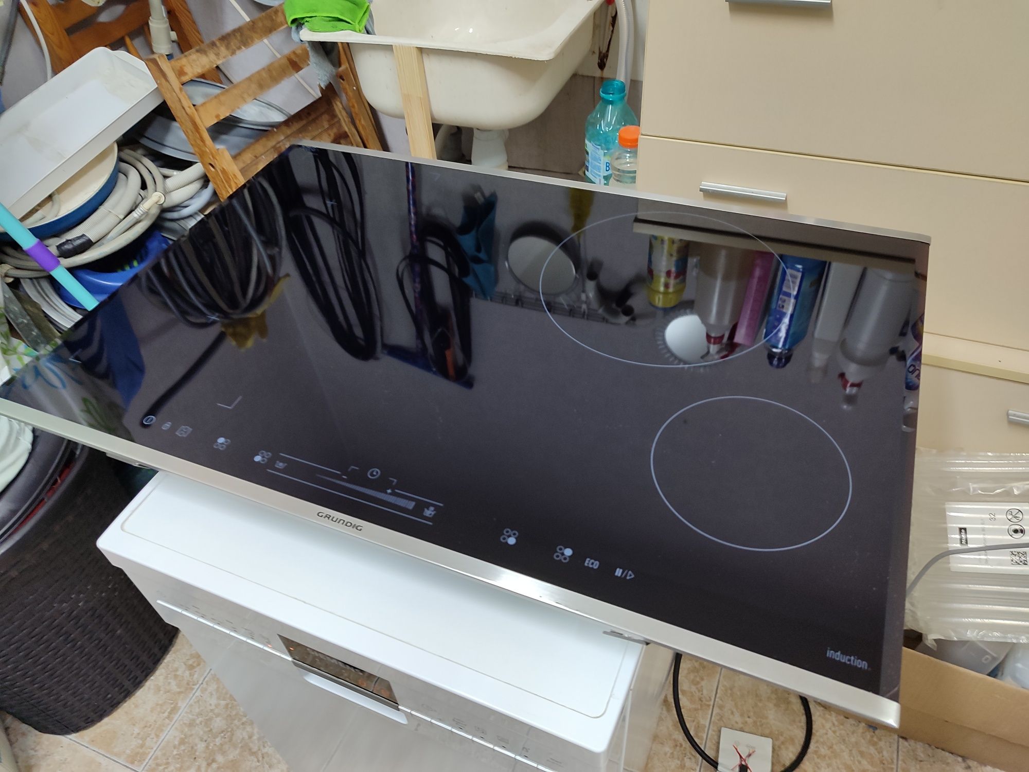 Индукционен плот Grundig - нов
