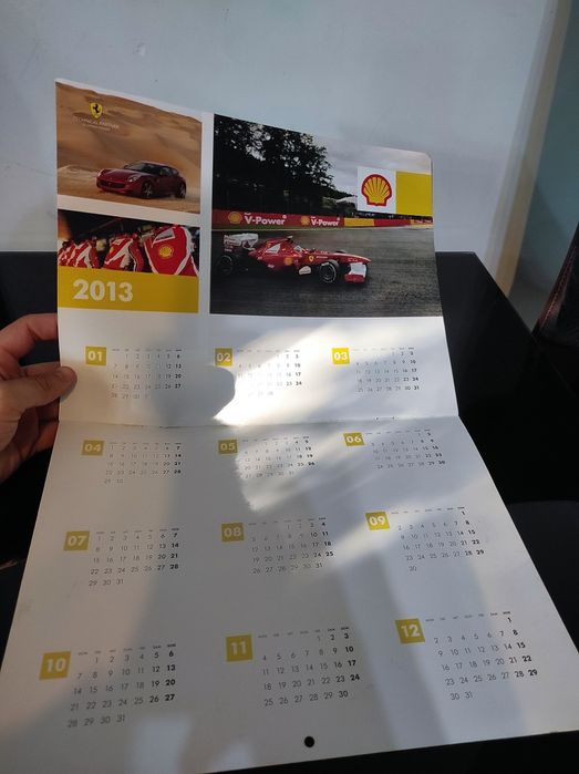 Календар на Шел с коли Ферари от 2012