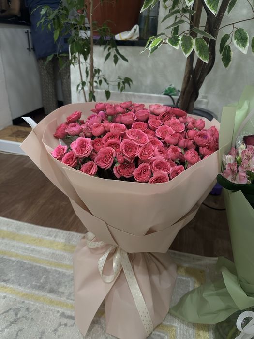 Продаю большой букет пионовидных роз