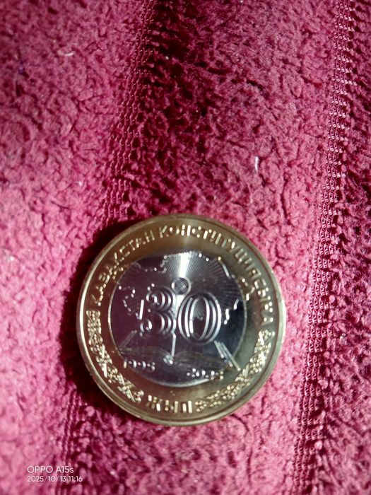 Монету 100 тенге продам