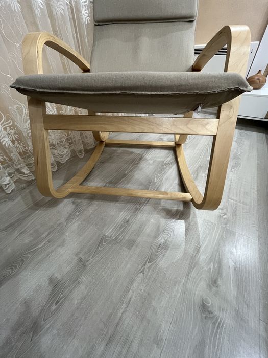 Люлеещ се стол с дървена рамка