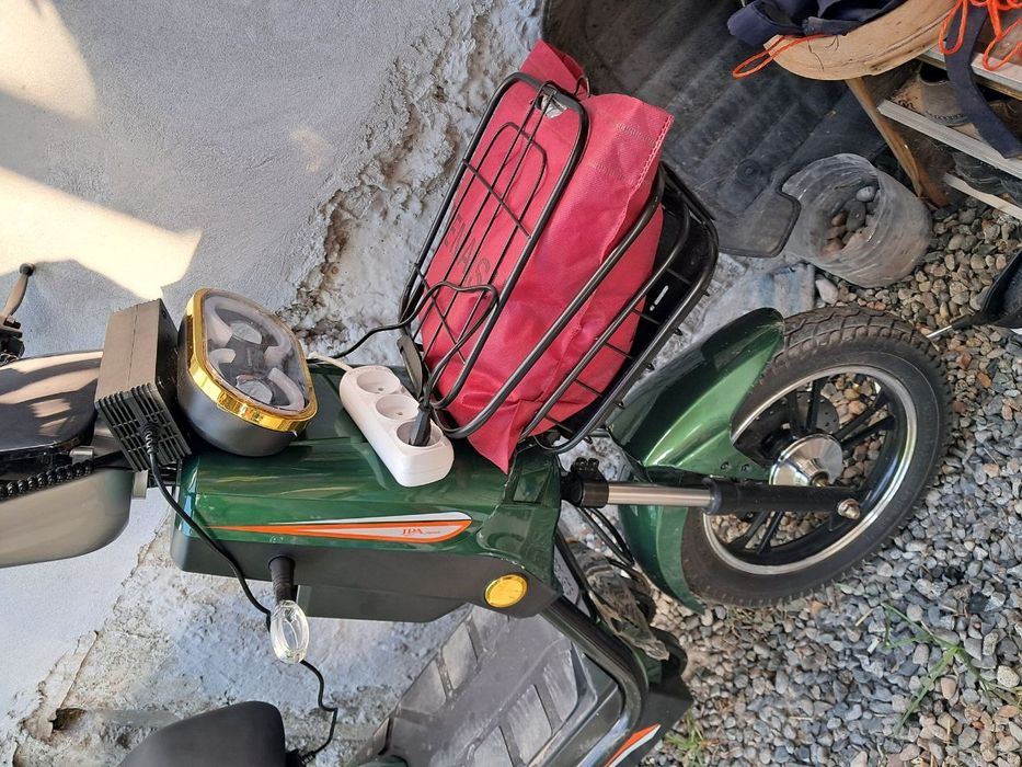 Электроскутер TESLA IPA срочно сотилади