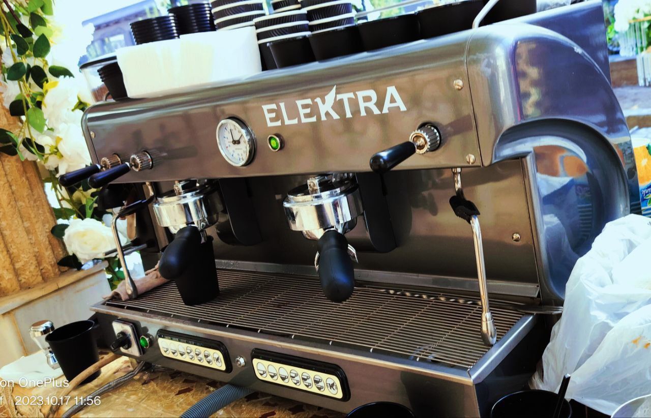 Профессиональная  2 группный кофемашина Elektra Maxi 2gr 2400$