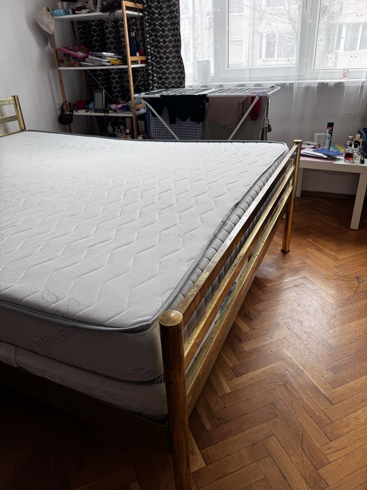 Продава се матрак 160/200  ТЕД на няколко месеца
