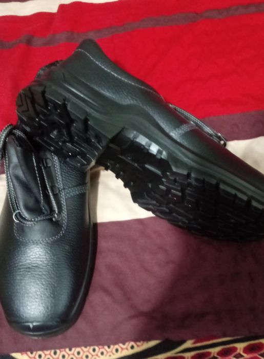 Pantofi barbatesti din piele toamna iarna noi pretul 80 lei negociabil