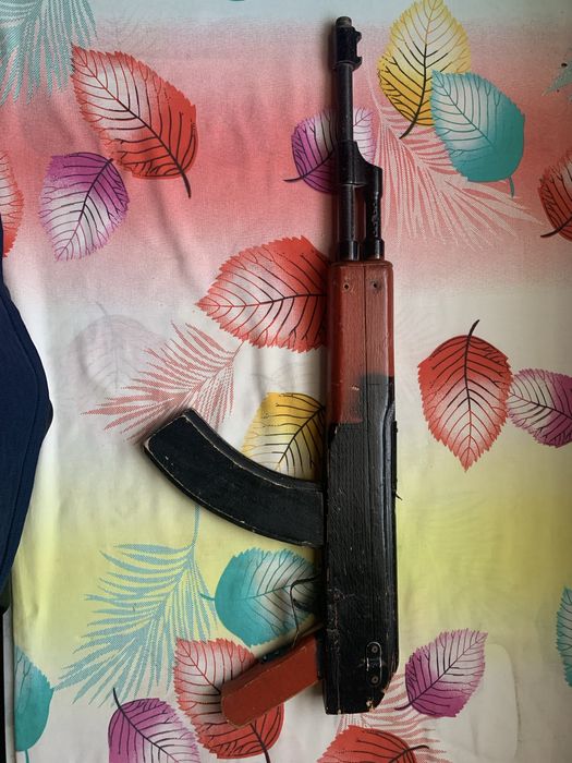 Ак47 из деревой и Тенисная ракетка