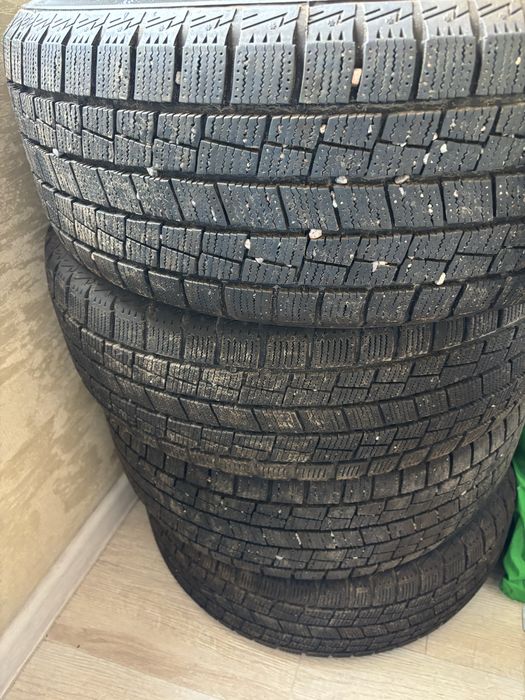 Продам зимние шины 215/55/R17