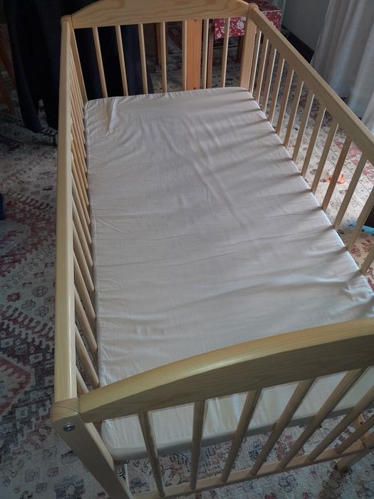 Pătuț din lemn pentru bebeluși