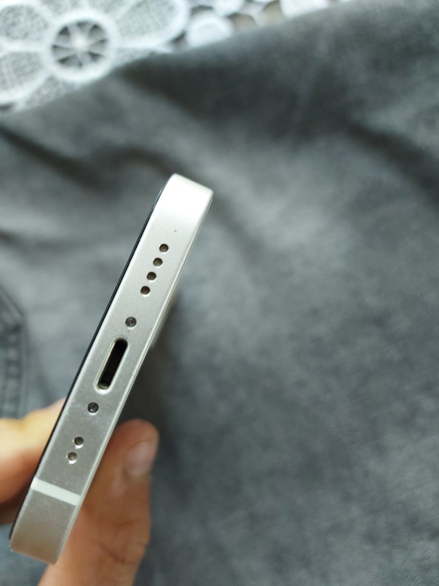 Vând iphone 12 mini