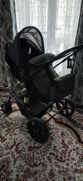 Продаётся коляска очень в хорошем состоянии