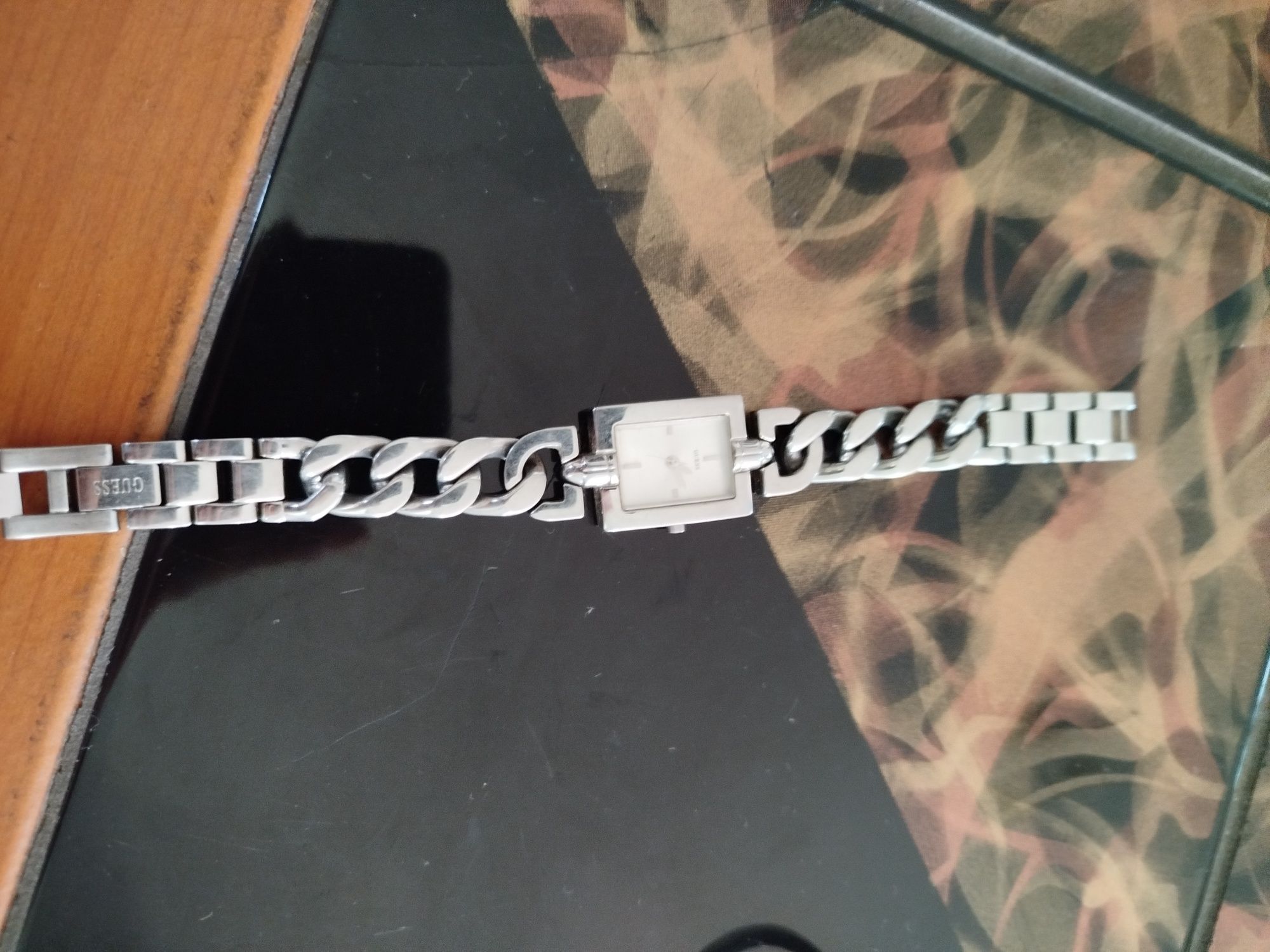 Ceas de dama Guess