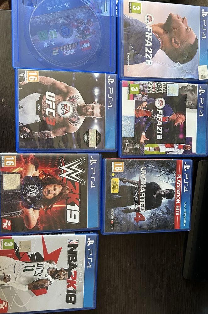 Продава се PlayStation 4 Slim (1TB)