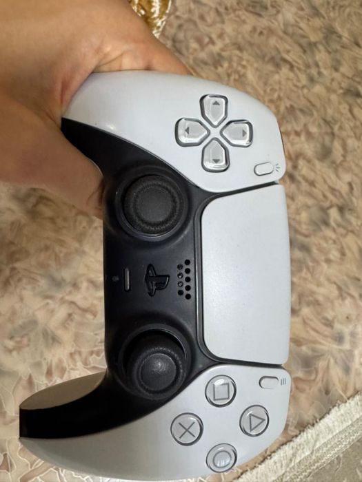 Продам джойстики Dualsense почти новые