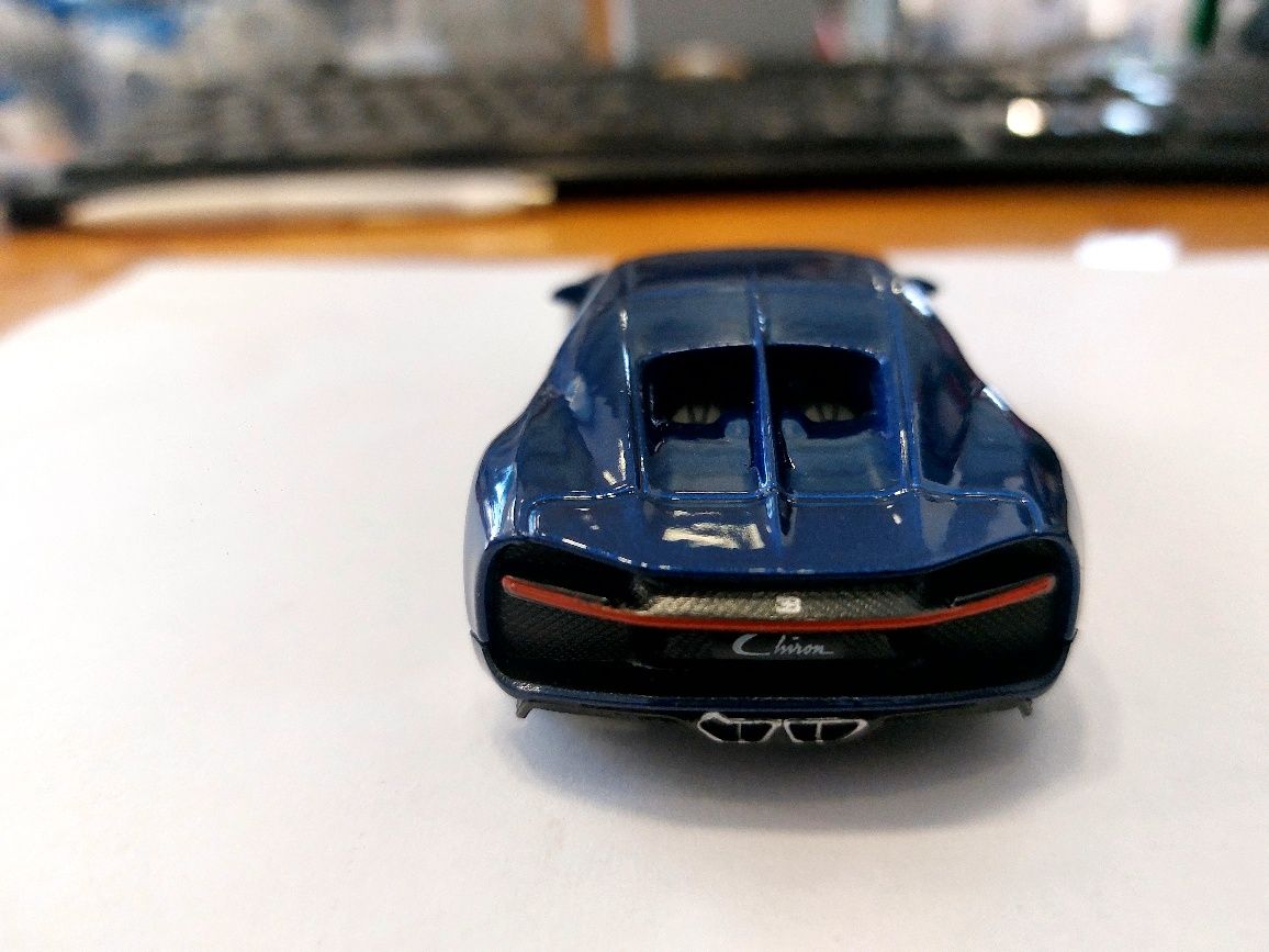 Количка Bugatti Chiron 1:43