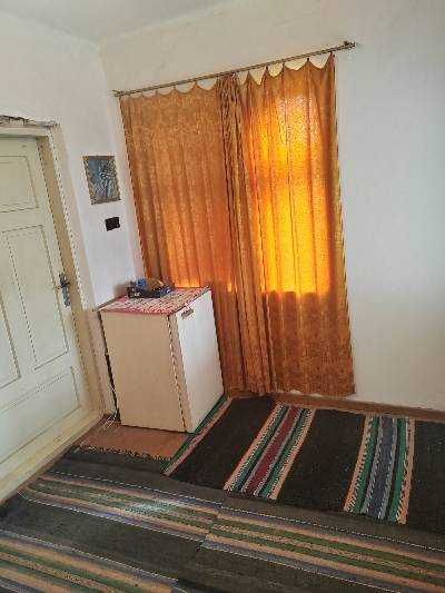 Селска КЪЩА с 1345 м² двор, гараж и стопански постройки. От СОБСТВЕНИК