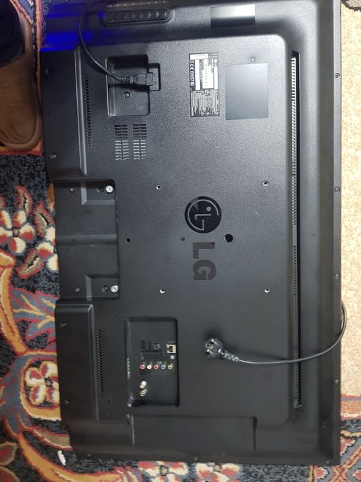 Dezmembrez Lg 107 cm defect