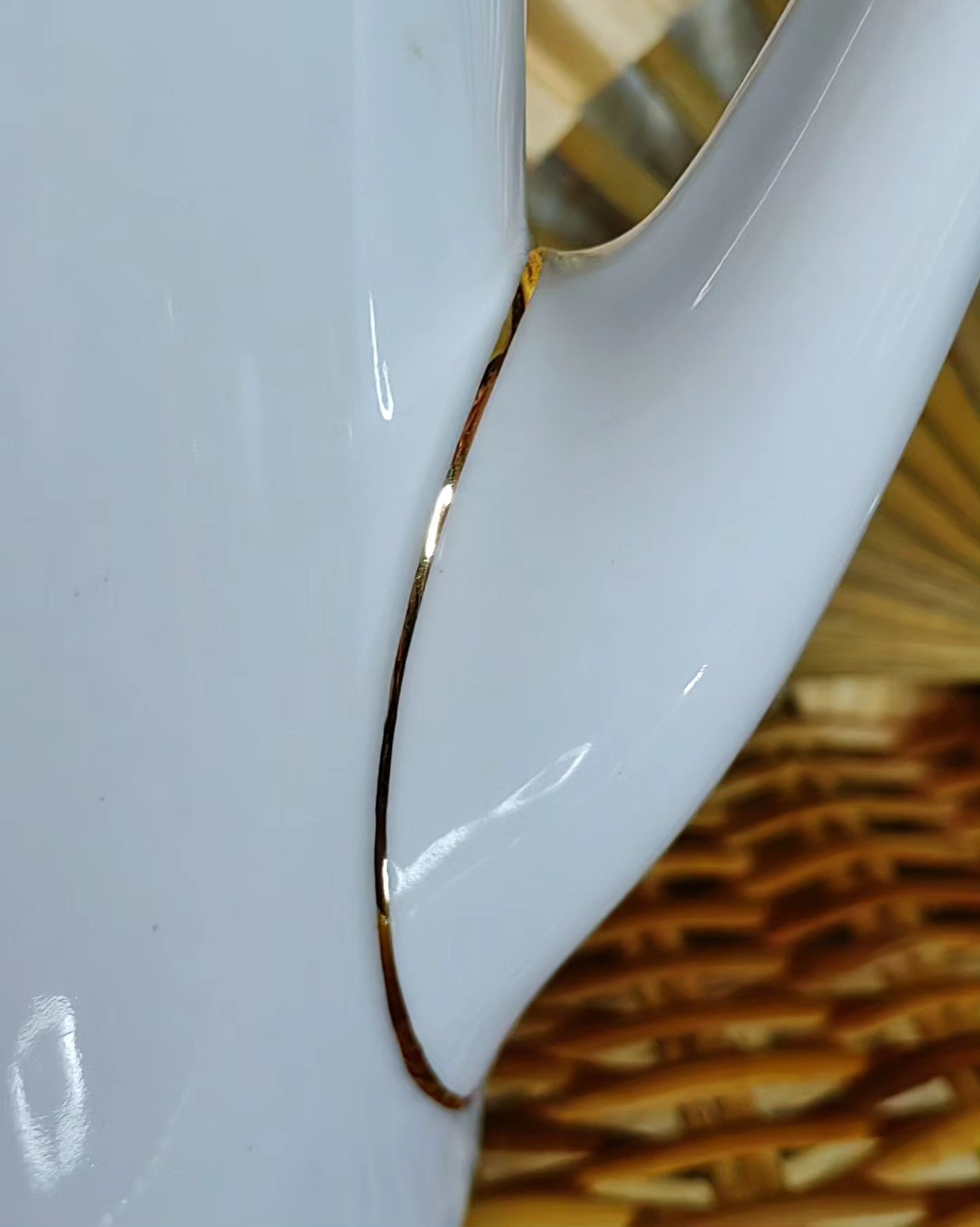Порцеланов чайник със златен кант