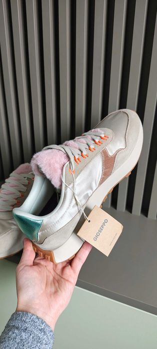 Pantofi sport /  sneakers noi , mărimi 36,37,38,39,40