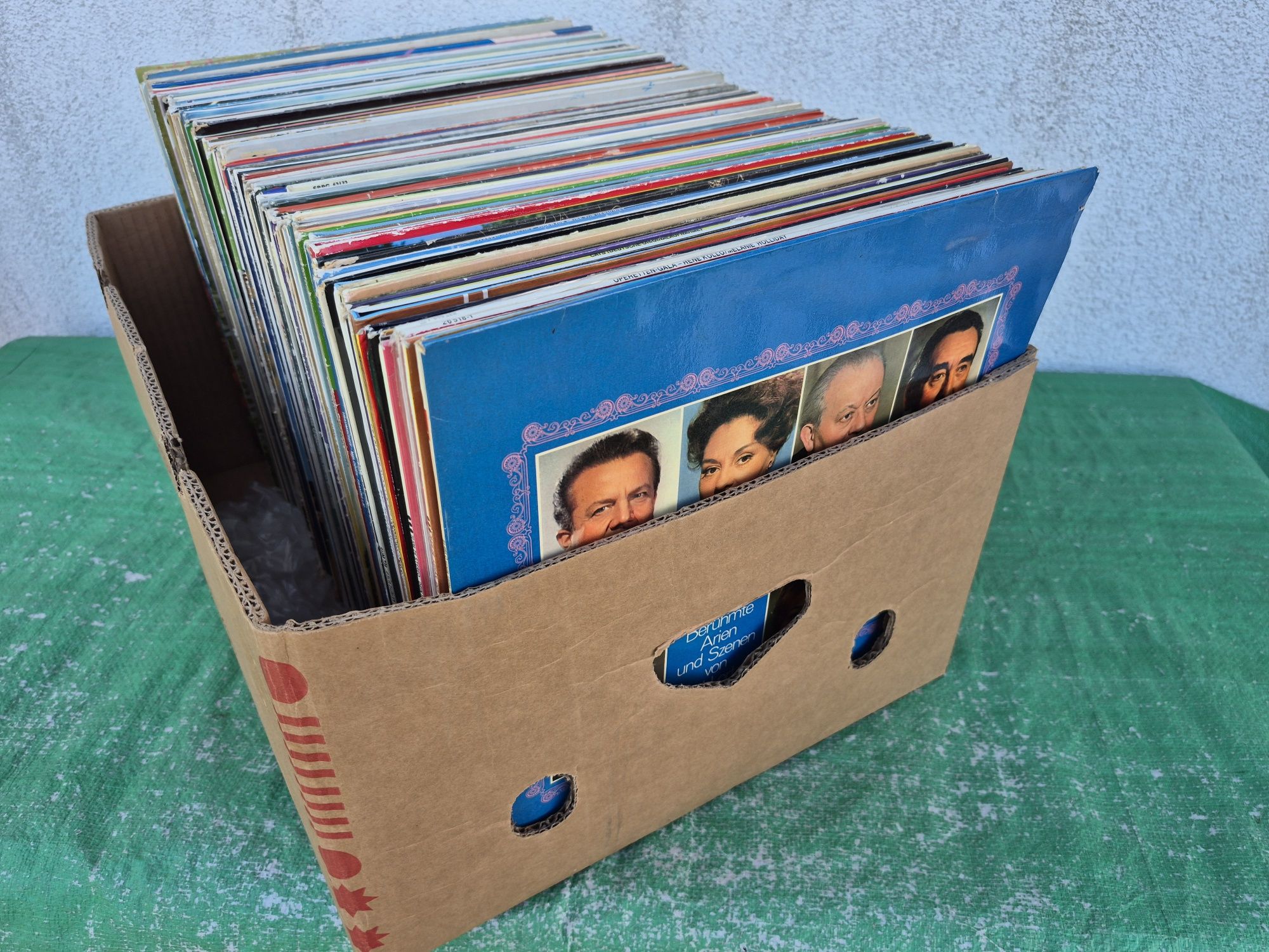 Vând Lot 200lp Discuri Vinil cu muzică clasică mixta 

Artiști:

- Fra