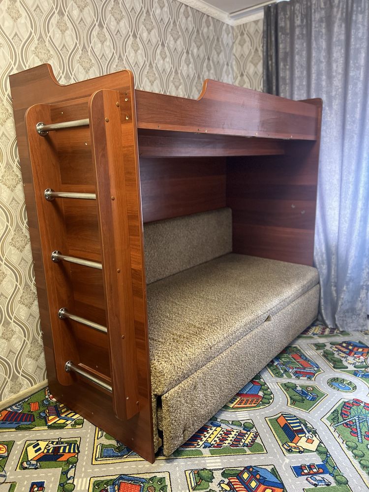Продам двухъярусную кровать-диван (трансформер)