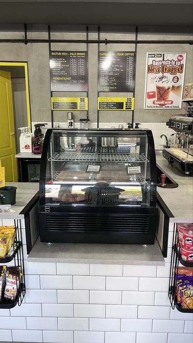 Vitrina rece patiserie