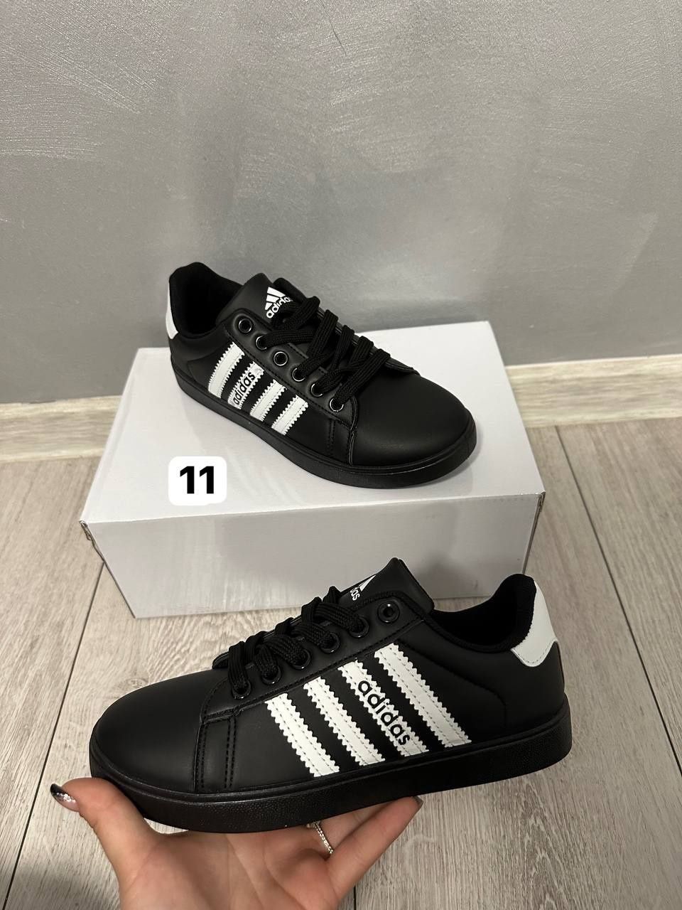 Adidași dama la oferta