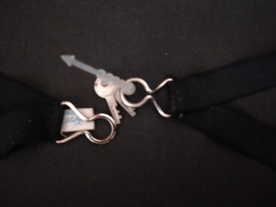 Geamantan visiniu din piele