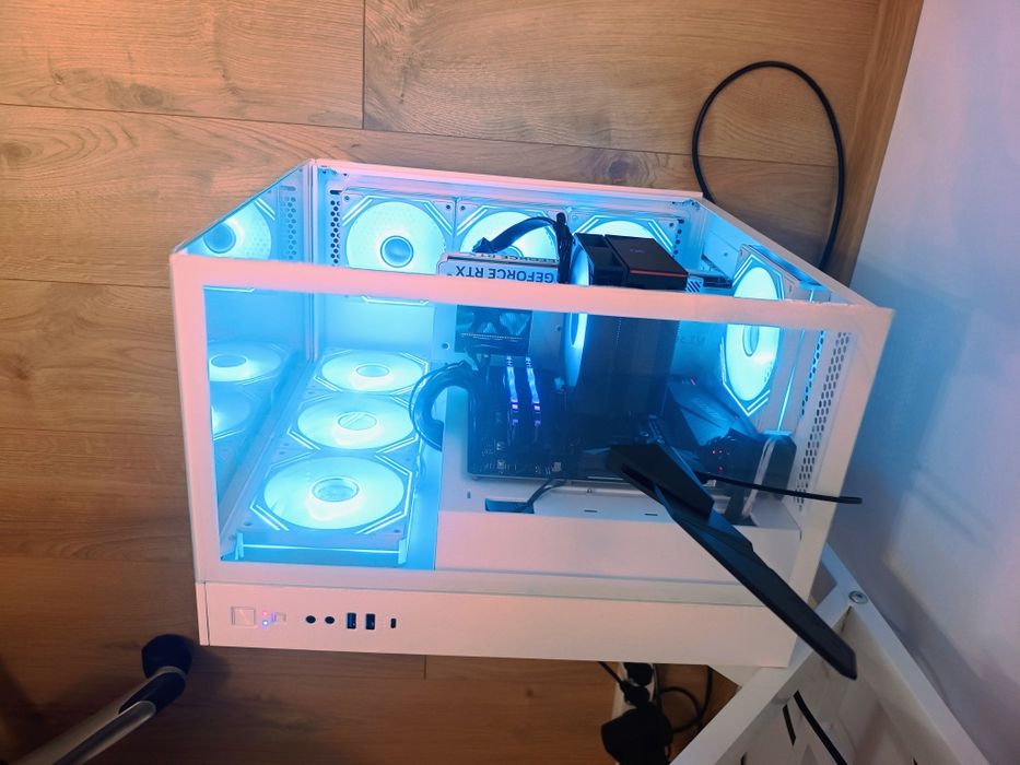 Vând PC Gaming Ryzen 7 5800x+RTX 4060+16gb DDR4