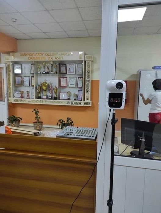 Тер-м-метр Бес-к-онтактвный

Стационарный бесконтактный

инфракрасный