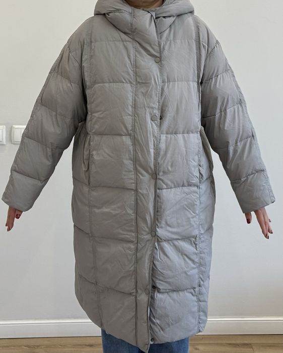 Лёгкий пуховик из гусиного пуха с капюшоном и карманами
