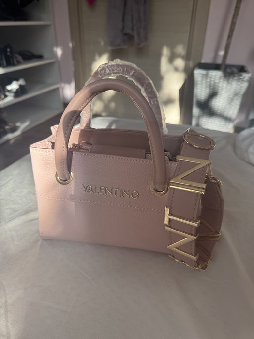 Valentino чисто нова чанта