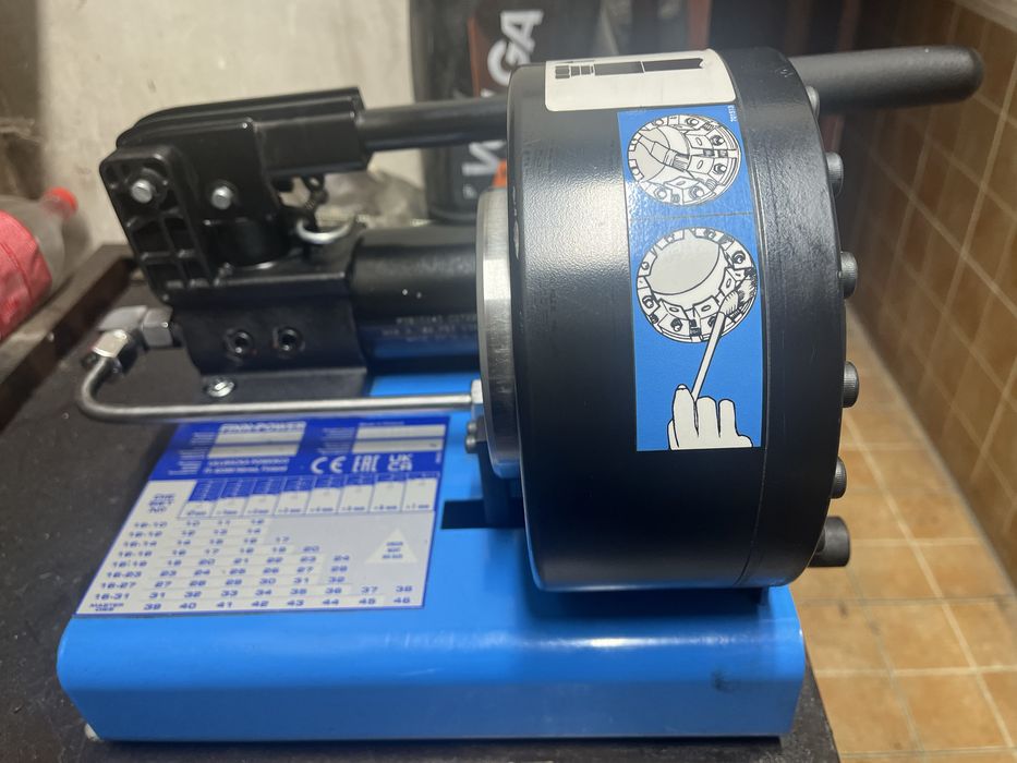 Продается б/у стонок для рестоврции рвд шлангов состояние хоошее срочо