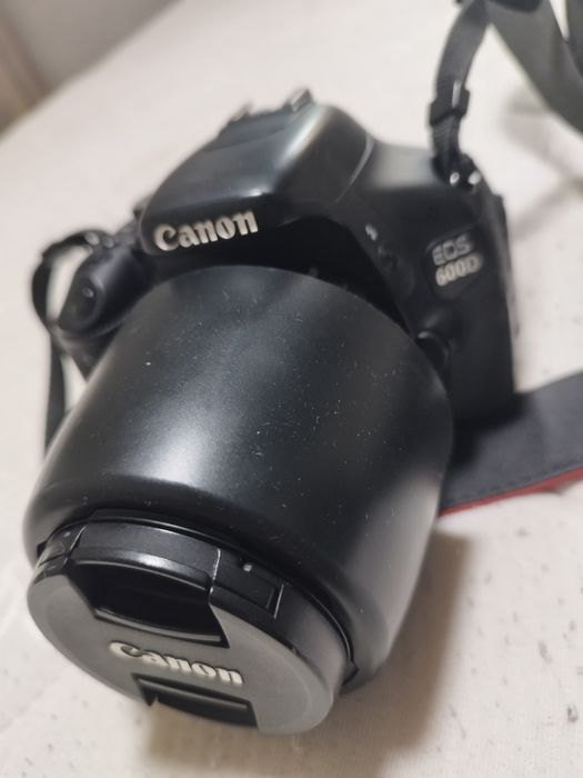 Продам фотоаппарат Canon Eos 600 D