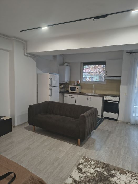 Închiriez garsonieră