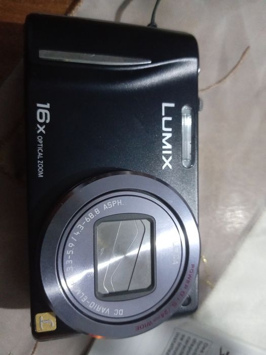 Vand camera foto noua, în cutie.